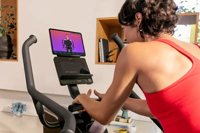 JRNY Trainer-led video workout with Max Trainer SE